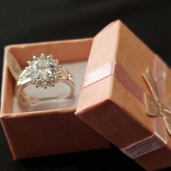 Engagement ring - Picture 2 of 5